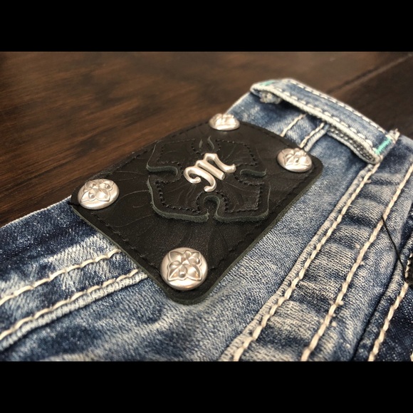 Miss Me Distressed Cropped Denim - Picture 6 of 8